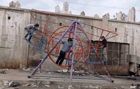 syria aleppo childeren swings